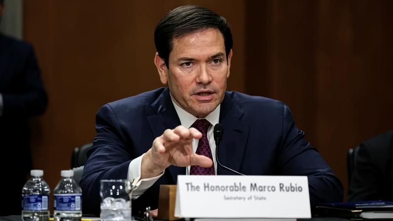 O secretário de Estado americano, Marco Rubio, fala sobre a operação militar na Venezuela, em audiência do Comitê de Relações Internacionais do Senado dos EUA, em Washington