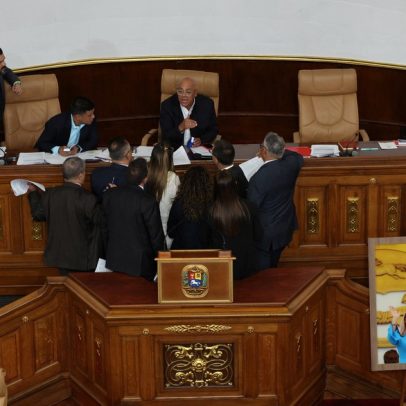 Oposição e governo discutem transição democrática na Venezuela