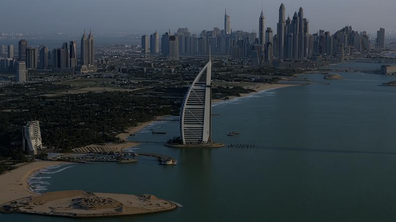 Vista geral do luxuoso Hotel Burj al-Arab na área de Jumeirah, em Dubai, Emirados Árabes Unidos, em 9 de dezembro de 2015. Foto tirada em 9 de dezembro de 2015.