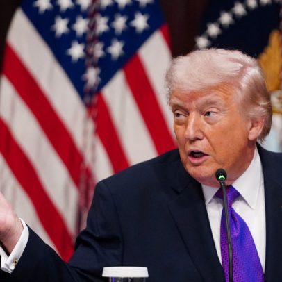 Trump cancela assinatura de lei e pressiona Congresso por restrições ao voto