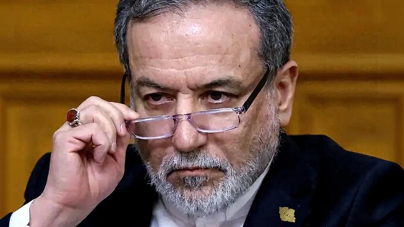 Chanceler iraniano Abbas Araqchi em Moscou 17/12/2025 REUTERS/Ramil Sitdikov