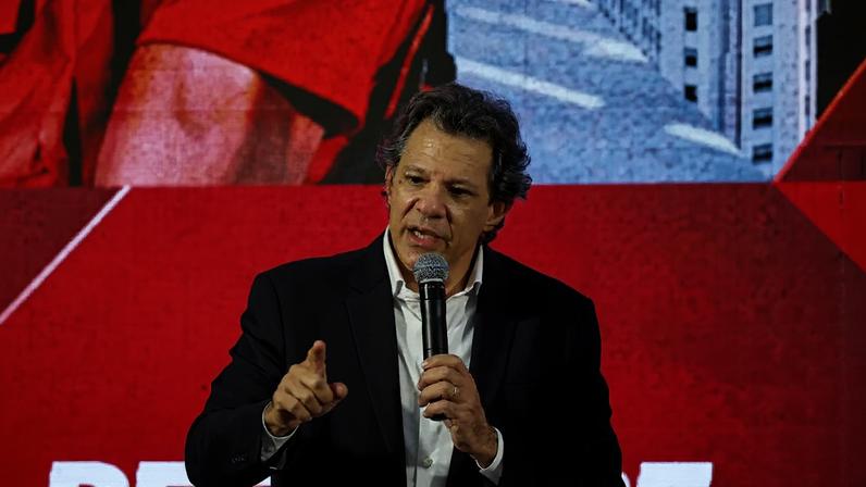 O ex-ministro da Fazenda, Fernando Haddad, fala em um evento de lançamento de sua pré-candidatura ao governo de São Paulo, em São Bernardo do Campo (SP), em 19 de março de 2026. REUTERS/Tuane Fernandes