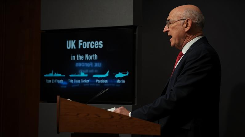O secretário de Defesa britânico, John Healey, faz uma declaração sobre recentes operações do Reino Unido. Ele afirmou que o país e aliados monitoraram, durante um mês, um submarino de ataque russo e dois submarinos de espionagem no Atlântico Norte antes de eles se retirarem. 9 Downing Street, em Westminster, centro de Londres, Reino Unido, 9 de abril de 2026. Yui Mok/Pool via REUTERS