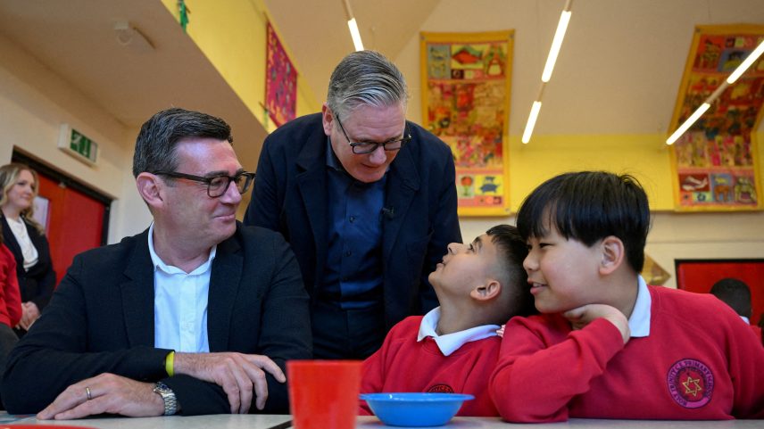 Primeiro-ministro do Reino Unido, Keir Starmer anuncia que vai renunciar