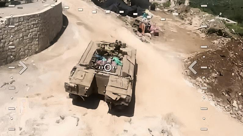 Imagem divulgada pelo Hezbollah de suposto ataque com drone contra blindado israelense