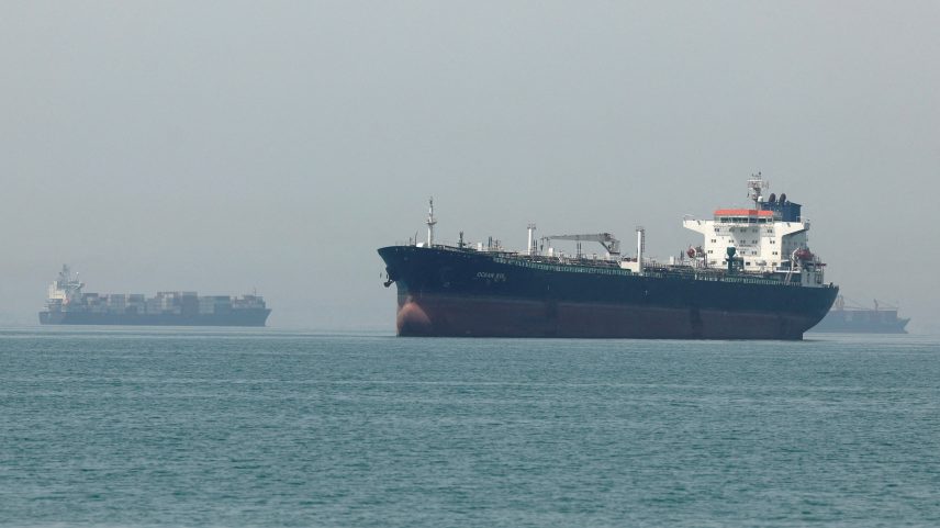 Embarcações circulando pelo Estreito de Ormuz — Foto: Majid Asgaripour/WANA (West Asia News Agency) via REUTERS