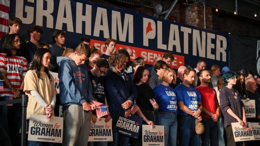 Apoiadores fazem campanha para Graham Platnet, candidato democrata ao Senado dos EUA — Foto: Amanda Sabga/Reuters
