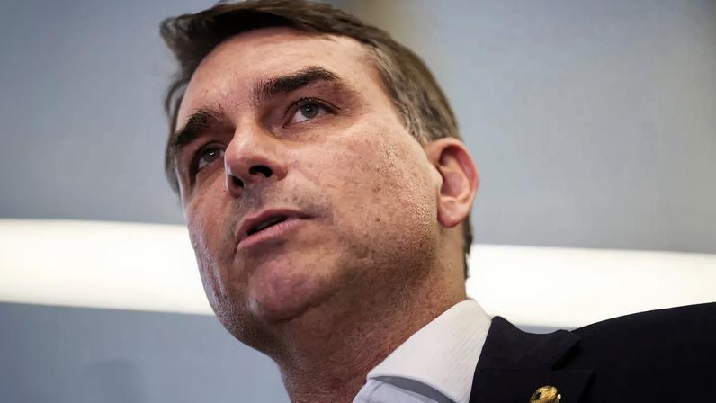 Senador Flávio Bolsonaro, em Brasília, 19 de maio de 2026. REUTERS/Mateus Bonomi