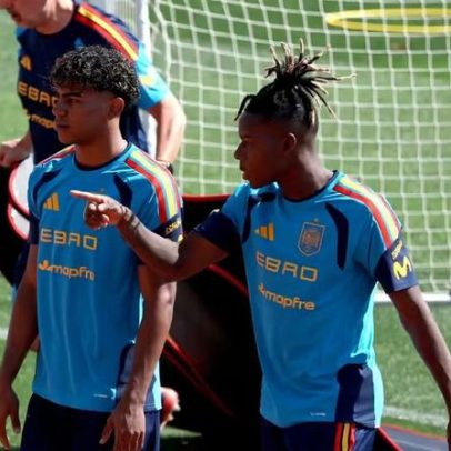 Lamine Yamal e Nico Williams voltam a treinar com a Espanha