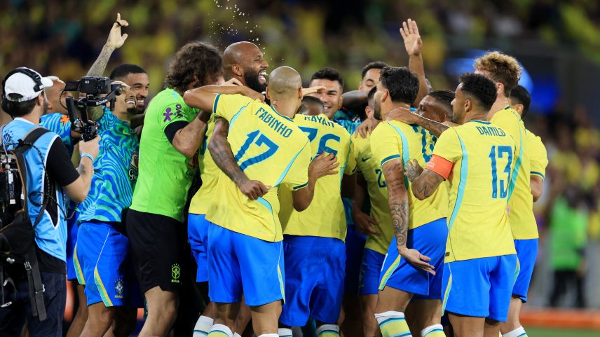 Amistoso deixa dúvidas sobre o time titular da Seleção