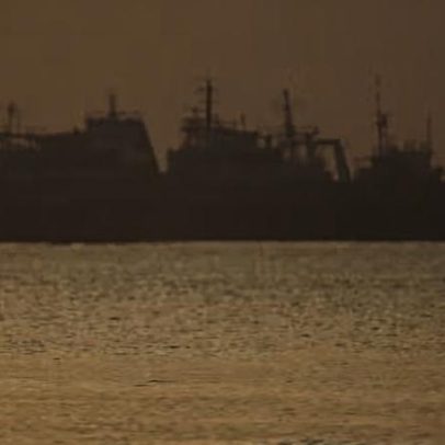 EUA ajudaram navios comerciais na travessia de Ormuz, afirma jornal