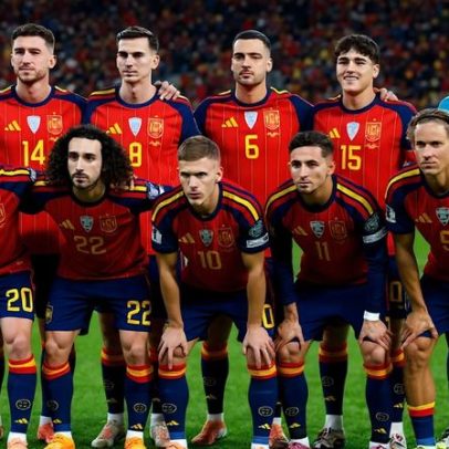 Espanha joga com camisa cujo escudo é um mapa de reinos extintos