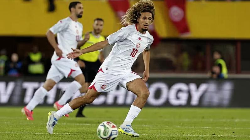 Hannibal Mejbri atuando pela Tunísia — Foto: Reuters