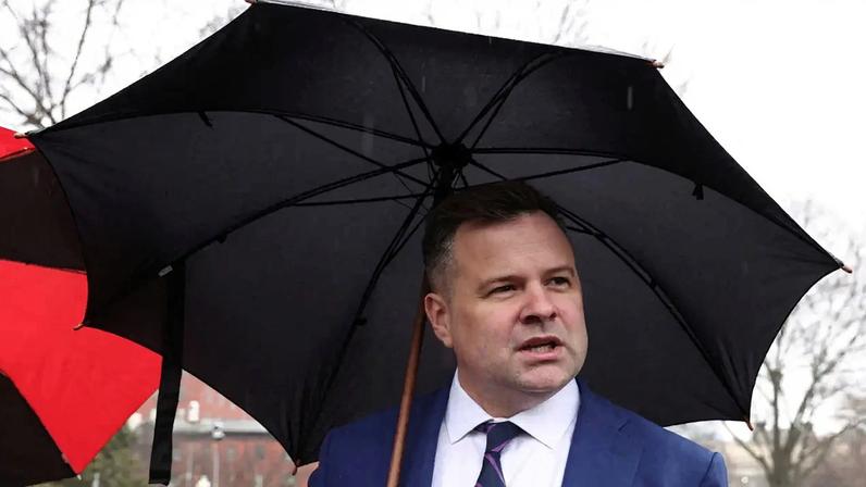 O diretor da Agência Federal de Financiamento Habitacional dos EUA (FHFA), Bill Pulte, fala com repórteres na Casa Branca, em Washington, D.C., em 9 de janeiro de 2026. REUTERS/Kevin Lamarque/File Photo