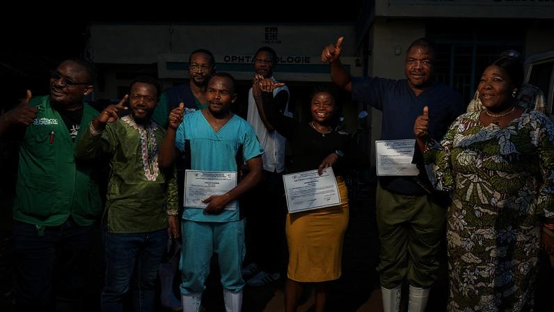 Profissionais de saúde congoleses que se recuperaram do vírus Ebola em Bunia 31 de maio de 2026 REUTERS/Gradel Muyisa Mumbere