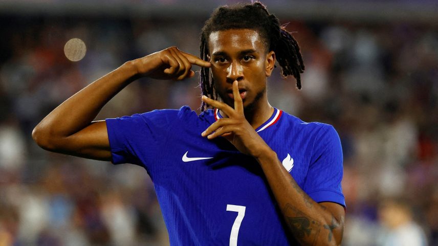 Michael Olise em jogo entre França e Argentina nas quartas de final das Olimpíadas de 2024, em Paris