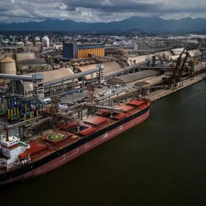 Balança comercial registra superávit de US$ 7,823 bi com alta das exportações