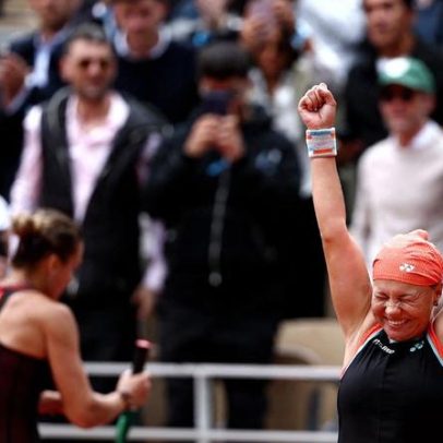 Shnaider vence a número 1 Sabalenka e avança às semifinais de Roland Garros