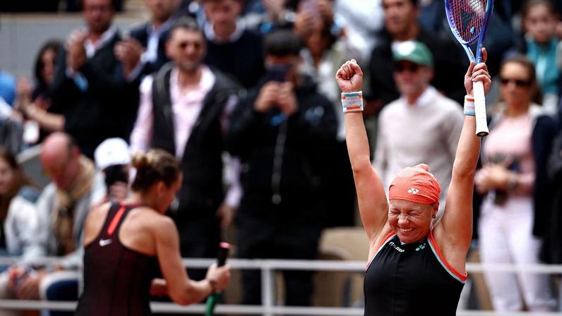 Diana Shnaider celebra após vencer Sabalenka no Aberto da França 3 de junho de 2026 REUTERS/Guglielmo Mangiapane
