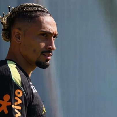 Raphinha desfalca viagem da Seleção e faz tratamento para voltar nas oitavas