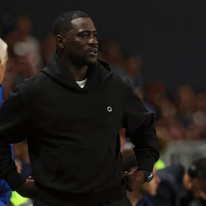 Técnico marfinense foi gandula em jogo do Brasil e se aposentou por doença