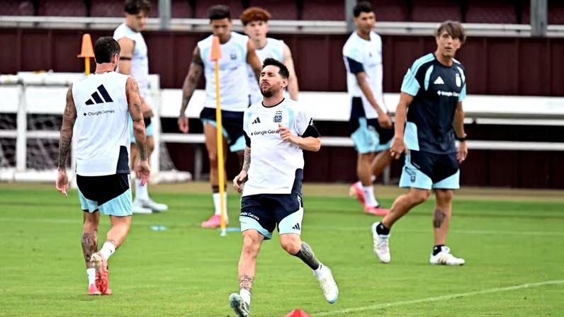 Lionel Messi em treino da Argentina — Foto: IMAGN IMAGES via Reuters