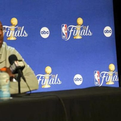 Fã dos Knicks filma momentos da Final da NBA com iPhone ao lado de Ben Stiller