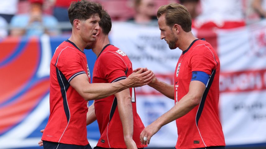 Harry Kane festeja gol da Inglaterra contra a Nova Zelândia — Foto: Reuters/Nathan Ray Seebeck
