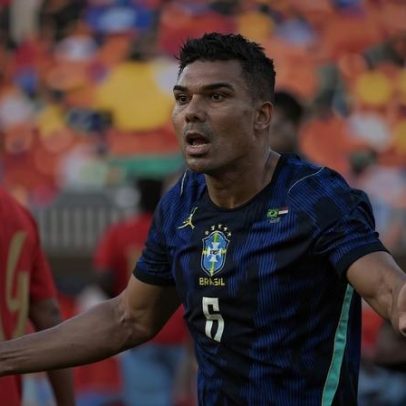 Casemiro e Marquinhos conversam após falha que resultou em gol