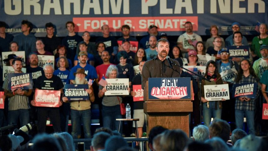 Graham Platner em comício durante as primárias democratas ao Senado no Maine