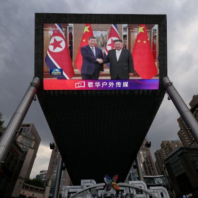 Xi e Kim Jong Un prometem cooperação na 1ª visita a Pyongyang após 7 anos