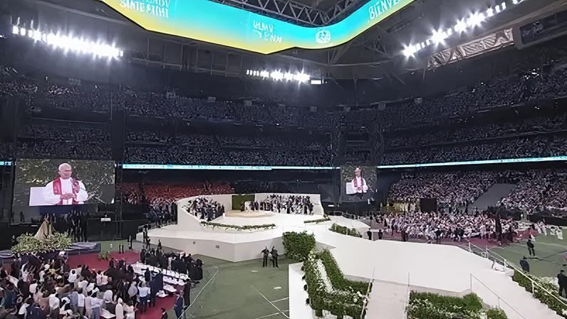 Papa Leão XIV durante evento realizado no estádio Santiago Bernabéu, em Madri