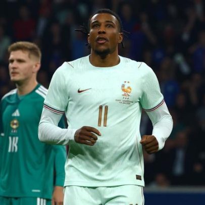 Olise não celebra gols na vitória da França sobre a Irlanda do Norte