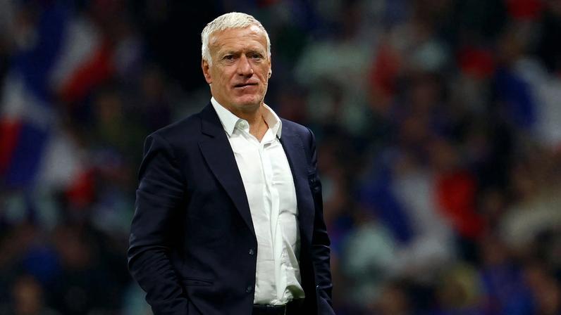 Didier Deschamps durante a partida entre França e Irlanda do Norte — Foto: REUTERS/Sarah Meyssonnier