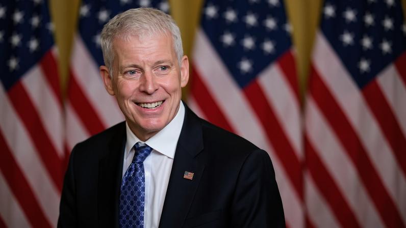 O secretário de Energia dos EUA, Chris Wright, chega à cerimônia de entrega dos prêmios inaugurais Presidential AI Challenge National Champion Awards, organizada pela primeira-dama dos EUA, Melania Trump, no Salão Leste da Casa Branca, em Washington, DC, EUA, em 9 de junho de 2026