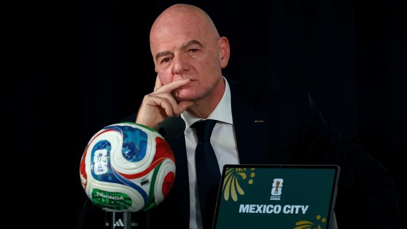 Gianni Infantino, presidente da Fifa, em entrevista coletiva — Foto: Henry Romero/Reuters