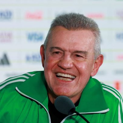Técnico mexicano descarta vantagem e se emociona com Copa do Mundo em casa