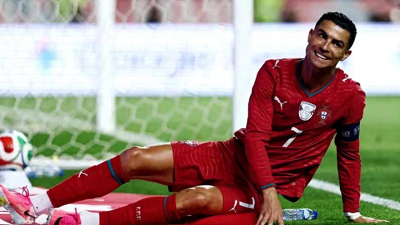 Cristiano Ronaldo em ação por Portugal em jogo amistoso contra a Nigéria — Foto: Rodrigo Antunes/Reuters