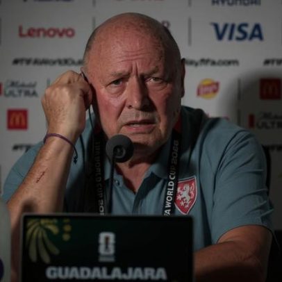 Técnico da República Tcheca minimiza altitude e realiza sonho na Copa