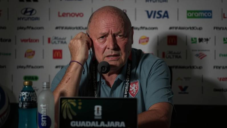 Miroslav Koubek, técnico da República Tcheca, vê equipe em condições de brigar pela vaga ao mata-mata da Copa do Mundo — Foto: Reuters