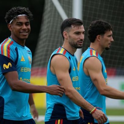 Espanha treina com Yamal e Nico Williams sem baixas para estreia