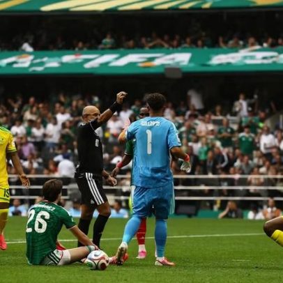 México vence África do Sul 2-0 e registra recorde de expulsões na Copa