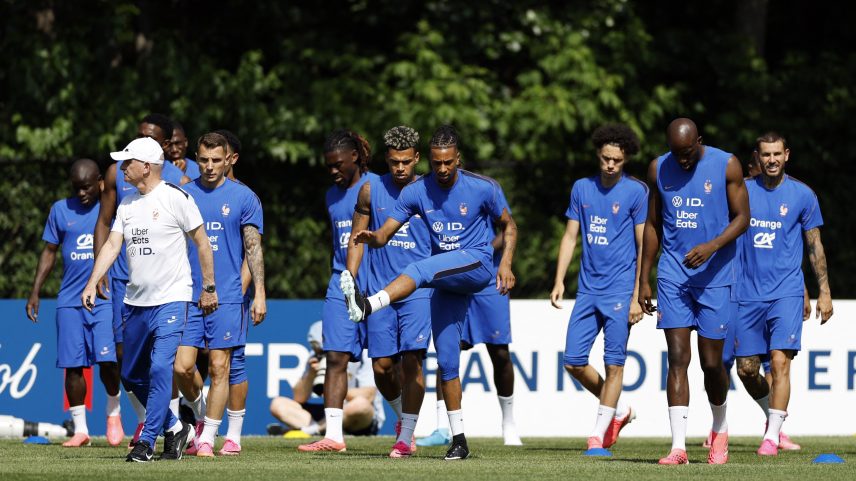 Treino da seleção da França em Boston, nos Estados Unidos, antes de estreia na Copa do Mundo — Foto: Peter Cziborra/Reuters
