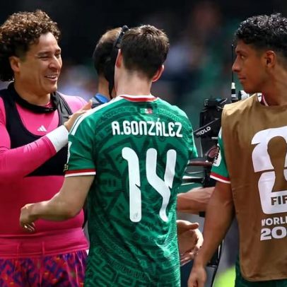 Aos 40 anos, Ochoa fica no banco enquanto México vence na Copa