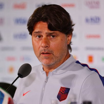 Técnico dos EUA se irrita com barulho na coletiva em estádio bilionário