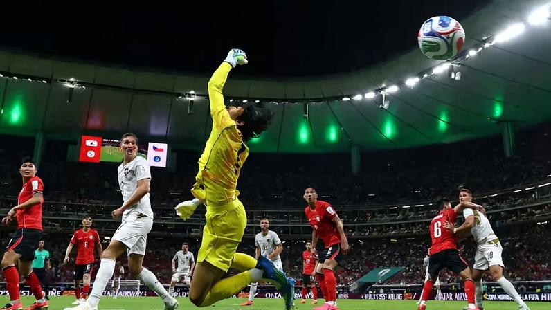 Gol de Krejci saiu a partir de uma cobrança de lateral — Foto: REUTERS/Paul Childs