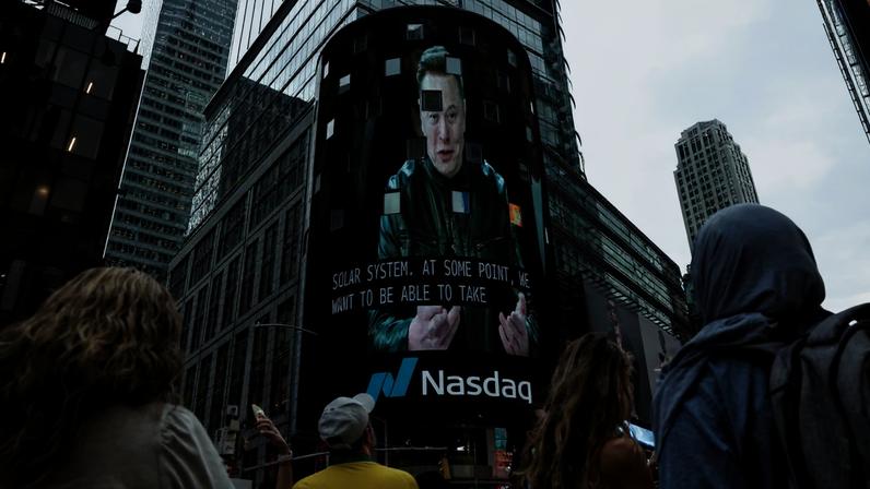 Telão mostra Elon Musk, da SpaceX, no dia do IPO da empresa na bolsa de Nova York 12 de junho de 2026 REUTERS/Jeenah Moon