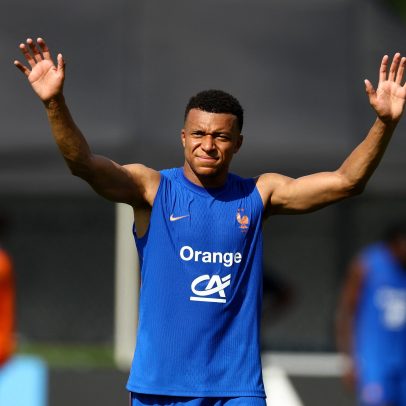 Lateral francês defende Mbappé e promete calar críticos