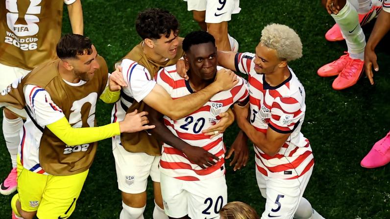 Balogun comemora um dos dois gols marcados pelos Estados Unidos contra o Paraguai — Foto: REUTERS/Daniel Cole