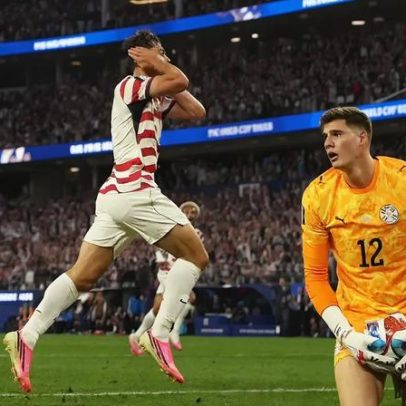 EUA vence Paraguai por 4 a 1 na estreia da Copa do Mundo